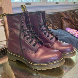 Doc Martens 1460 Smooth Leather Burgundy Boots, Size 6